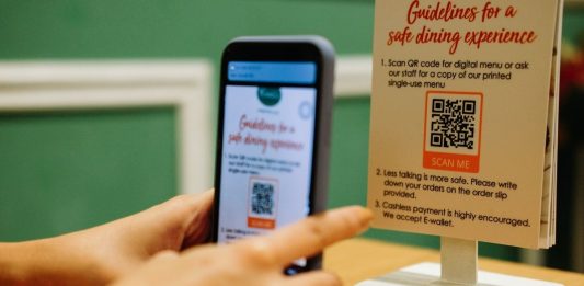how to scan qr codes on iphones
