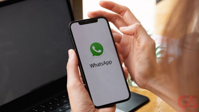 how to hide whatsapp status