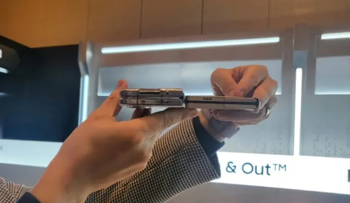 Samsung Galaxy Z Fold 5 First Image prototype